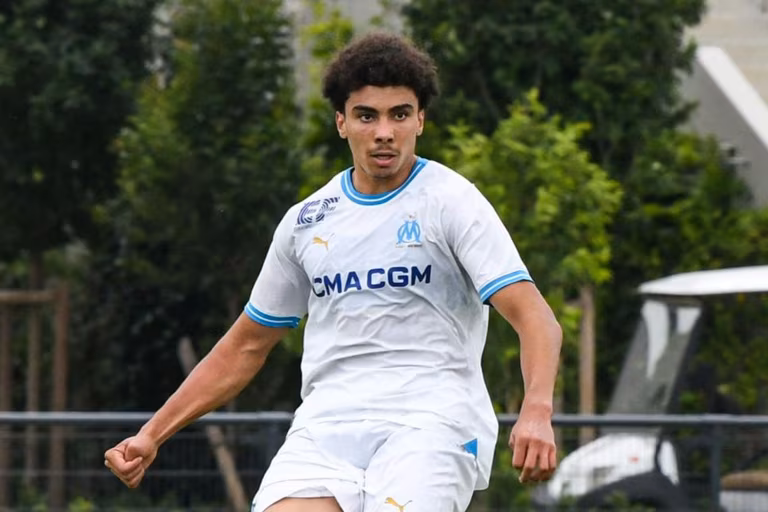OM : qui est Hilan Hamzaoui, la surprise alg&eacute;rienne d&rsquo;Habib Beye contre Lorient ?