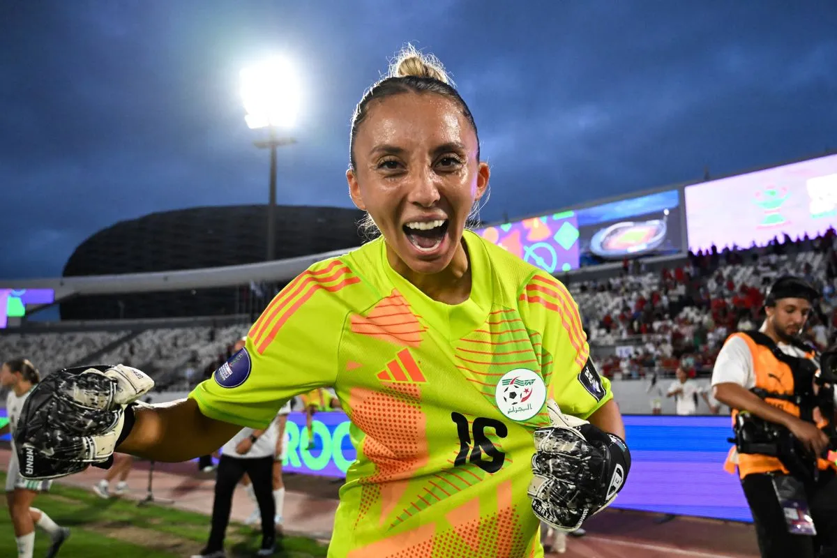 &ldquo;&Ccedil;a fait plaisir d&rsquo;&ecirc;tre compar&eacute;e &agrave; Zidane&rdquo; : la pirouette de Chlo&eacute; N&rsquo;Gazi pour &eacute;chapper &agrave; la question pi&egrave;ge sur le gardien de l&rsquo;Alg&eacute;rie