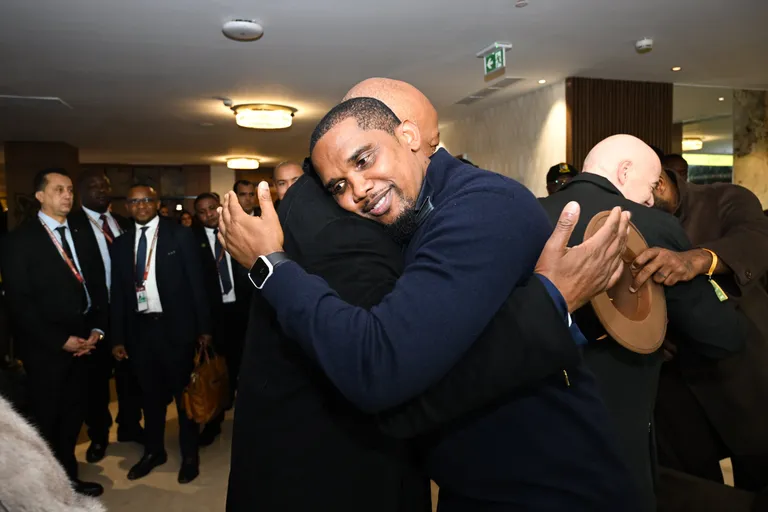 Cameroun : Motsepe, bolide&hellip; Eto&rsquo;o flambe pour l&rsquo;inauguration du si&egrave;ge de la Fecafoot
