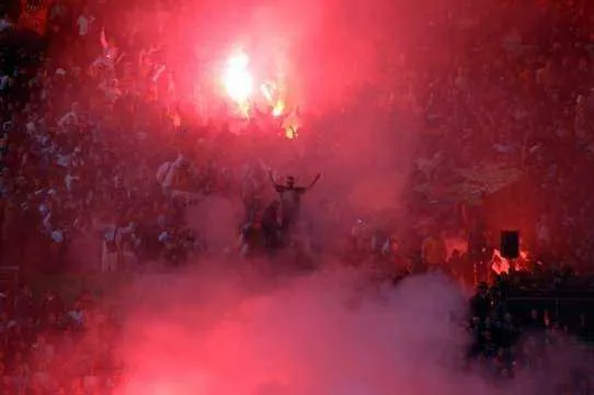 Alg&eacute;rie : les ultras du CS Constantine emflamment le stade contre l&rsquo;Espanyol