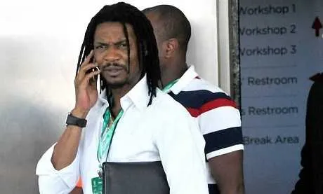 Cameroun : Entour&eacute; des siens, Song soign&eacute; &agrave; Paris