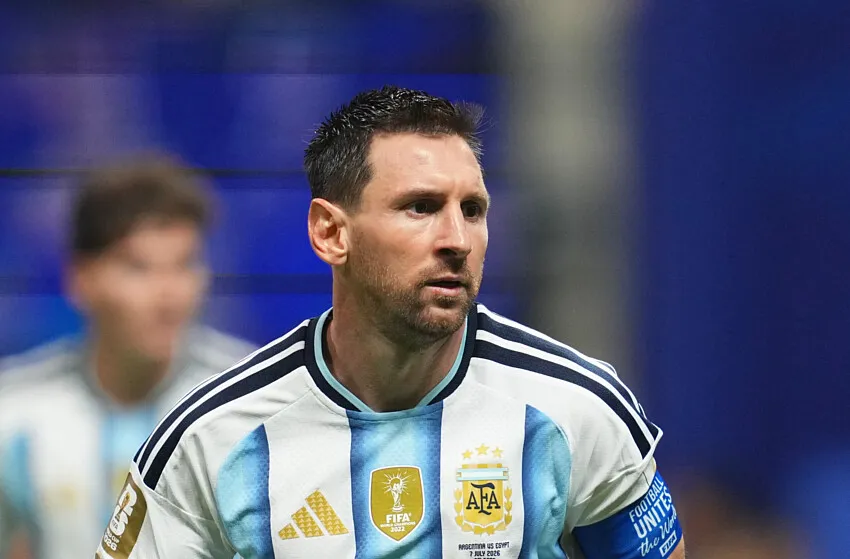 Lionel Messi ,  Argentine