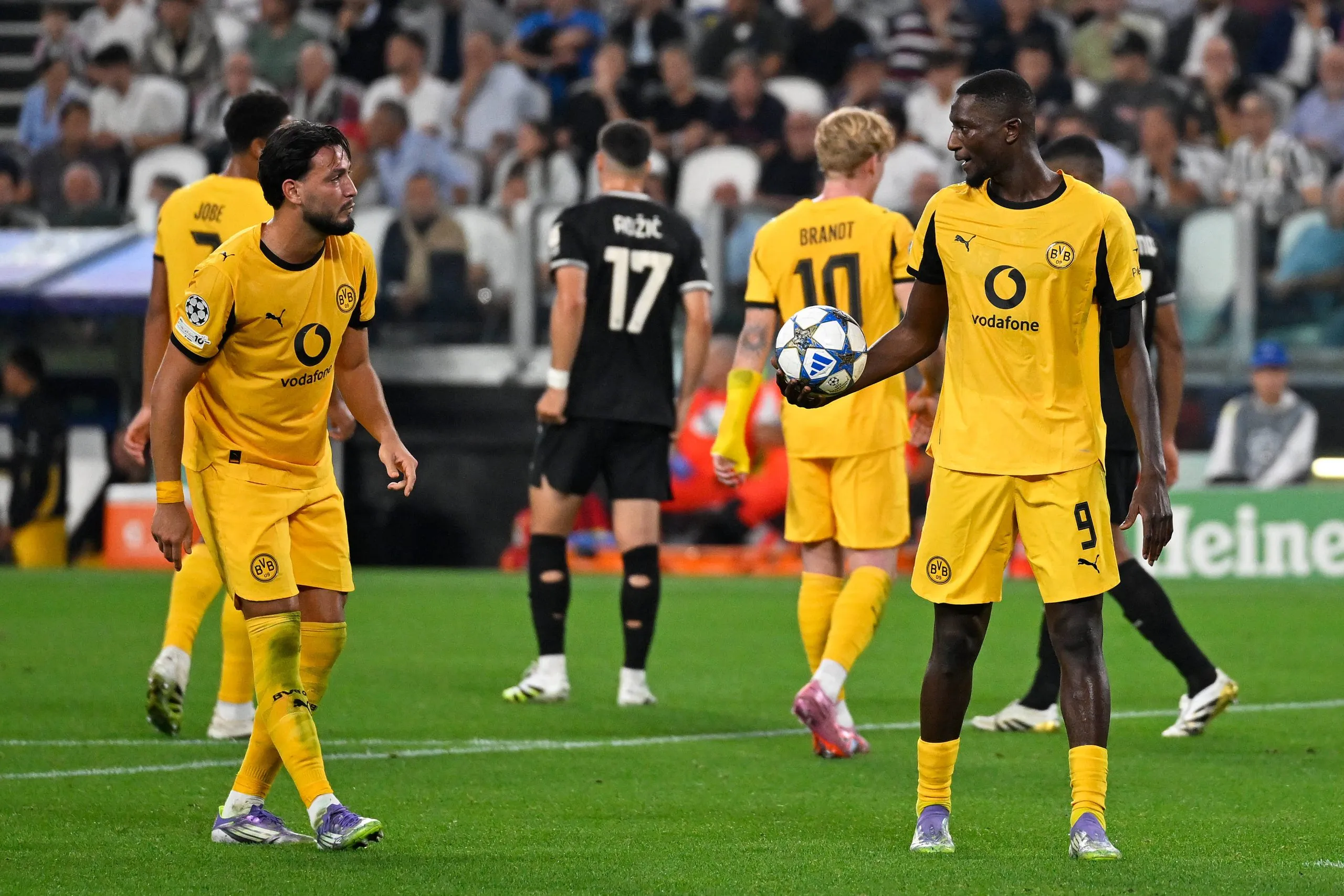 Guirassy et Bensebaini au cœur d’un penaltygate au Borussia Dortmund !