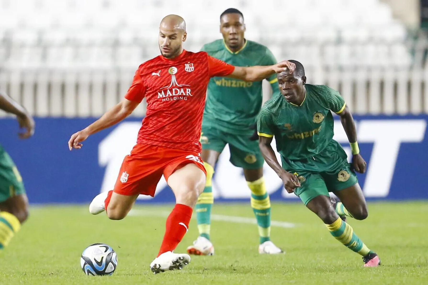 CR Belouizdad&nbsp;: menac&eacute; par son coach en plein match, Guedioura aurait quitt&eacute; l&rsquo;Alg&eacute;rie