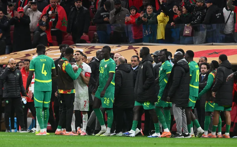 S&eacute;n&eacute;gal-Maroc : envahissement de terrain, match interrompu, penalty rat&eacute;&hellip; Comment la finale de la CAN 2025 a sombr&eacute; dans le chaos