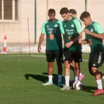 Guinée : la première liste pleine de surprises de Paulo Duarte pour l’Algérie