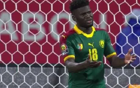 Cameroun : Broos d&eacute;douane tout le monde&hellip; sauf Tambe