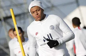 Liverpool : une légende zimbabwéenne prévient Mbappé