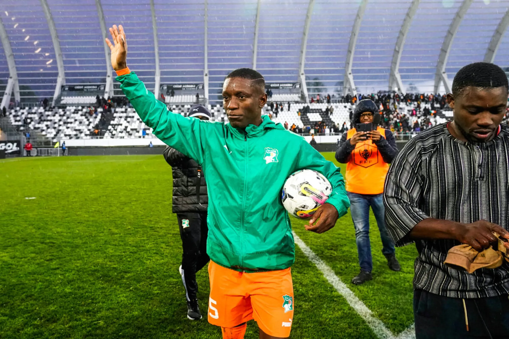 C&ocirc;te d&rsquo;Ivoire : haie d&rsquo;honneur, larmes et dernier match pour Gradel !