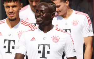 Bayern : doublé et fair-play, Mané fait le show