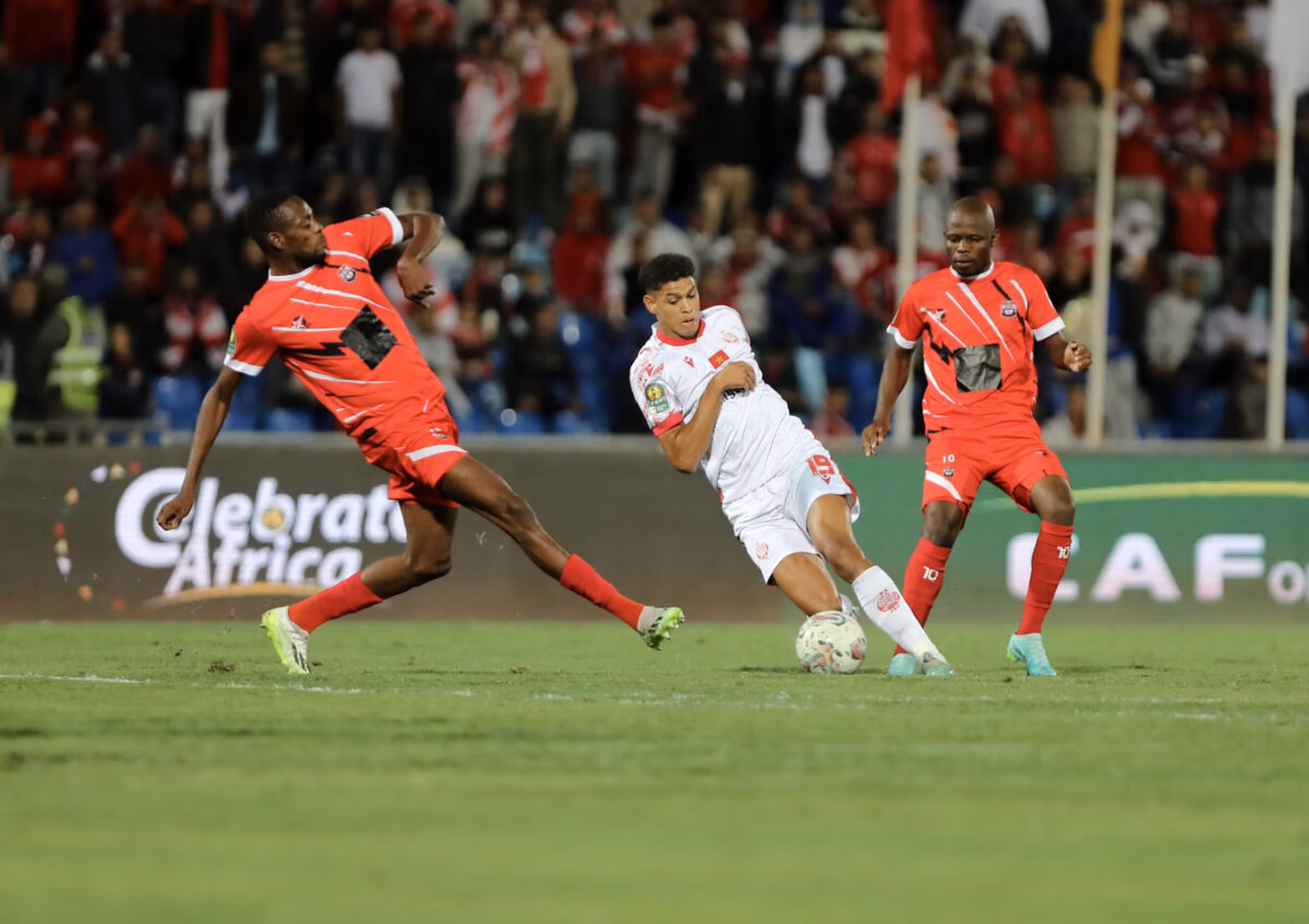 Wydad : une victoire gr&acirc;ce aux sorciers, le coach de Jwaneng Galaxy claque la porte&nbsp;!