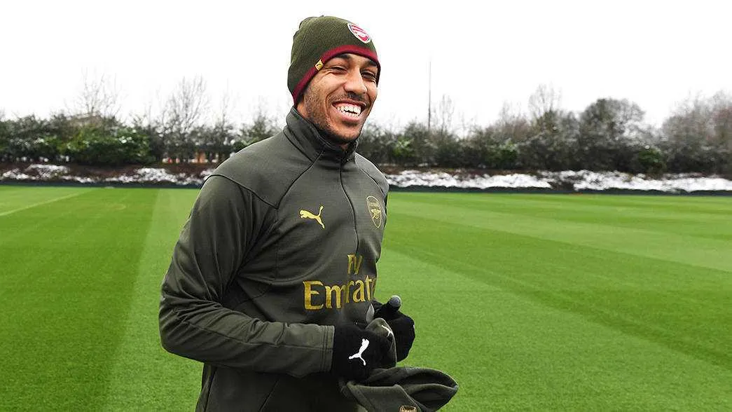 Arsenal : Aubameyang tr&egrave;s clair sur son avenir, une l&eacute;gende des Gunners le reprend de vol&eacute;e !