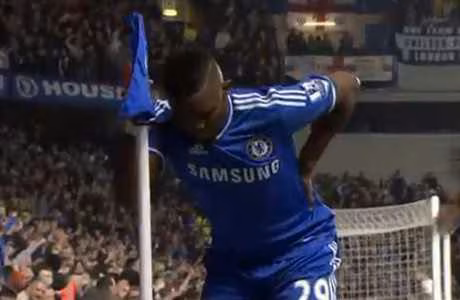 Chelsea : Eto&rsquo;o marque et mime un vieillard