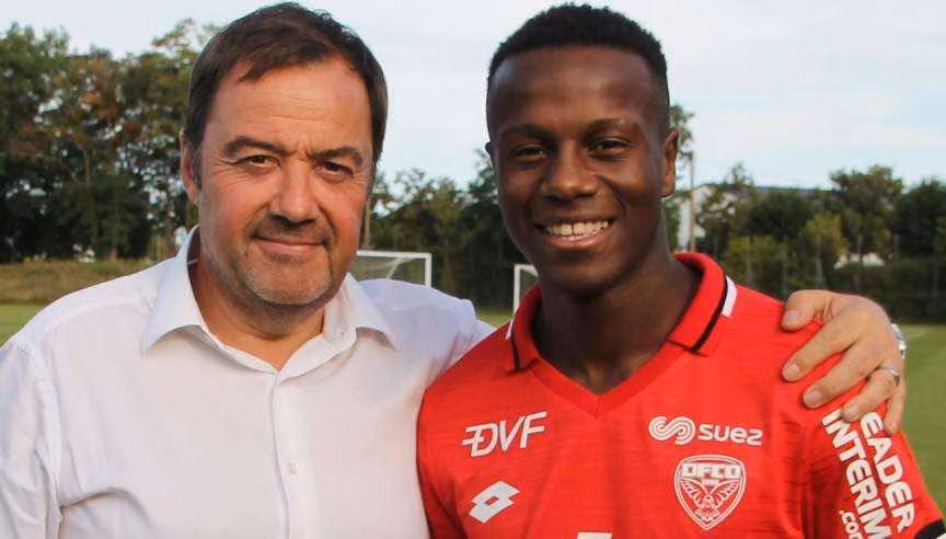 Mercato&nbsp;: Hamza Mendyl rentre en Ligue 1 (officiel)