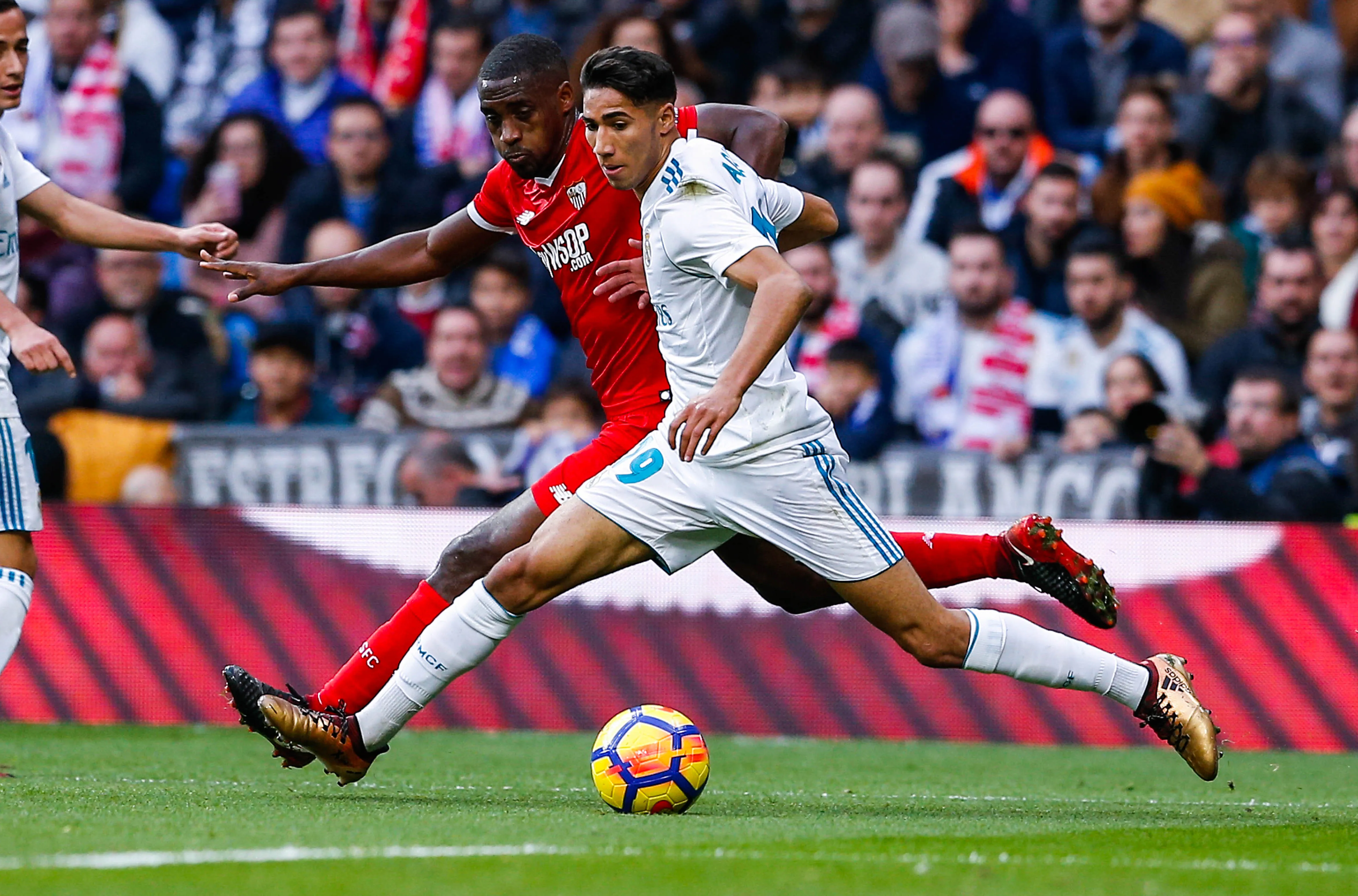Achraf Hakimi sous le maillot du Real Madrid.