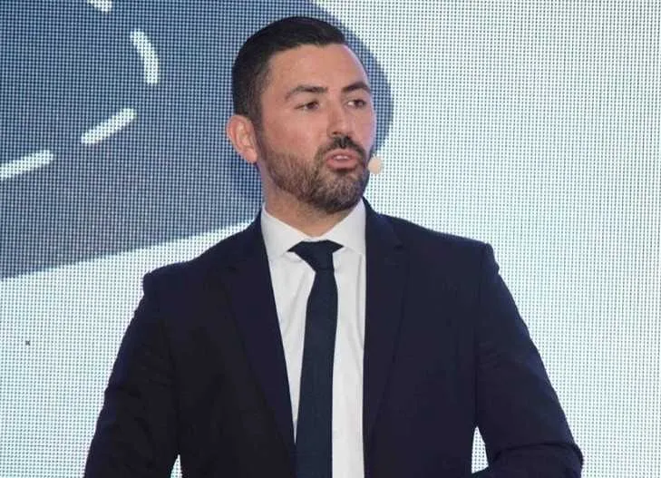 USM Alger&nbsp;: un joueur de Saint-Etienne en approche, Anthar Yahia confirme&nbsp;!