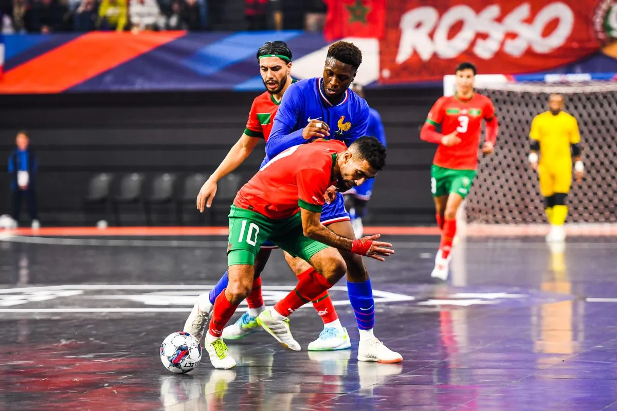 Le Maroc pi&eacute;g&eacute; par la France en Futsal