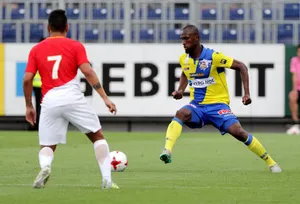 Guinée : anonyme en Europe, star en Asie, qui est Lonsana Doumbouya, le buteur du “PSG thaïlandais” ? 