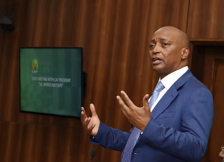 CAF : Motsepe en visite dans 3 pays avant le Maroc