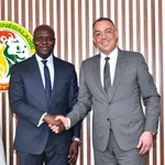 L&rsquo;hommage touchant du Stade V&eacute;lodrome au S&eacute;n&eacute;gal pour OM-Lens