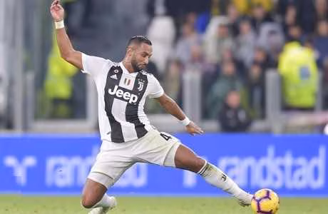 Juve : le Bar&ccedil;a, le non ferme de Benatia