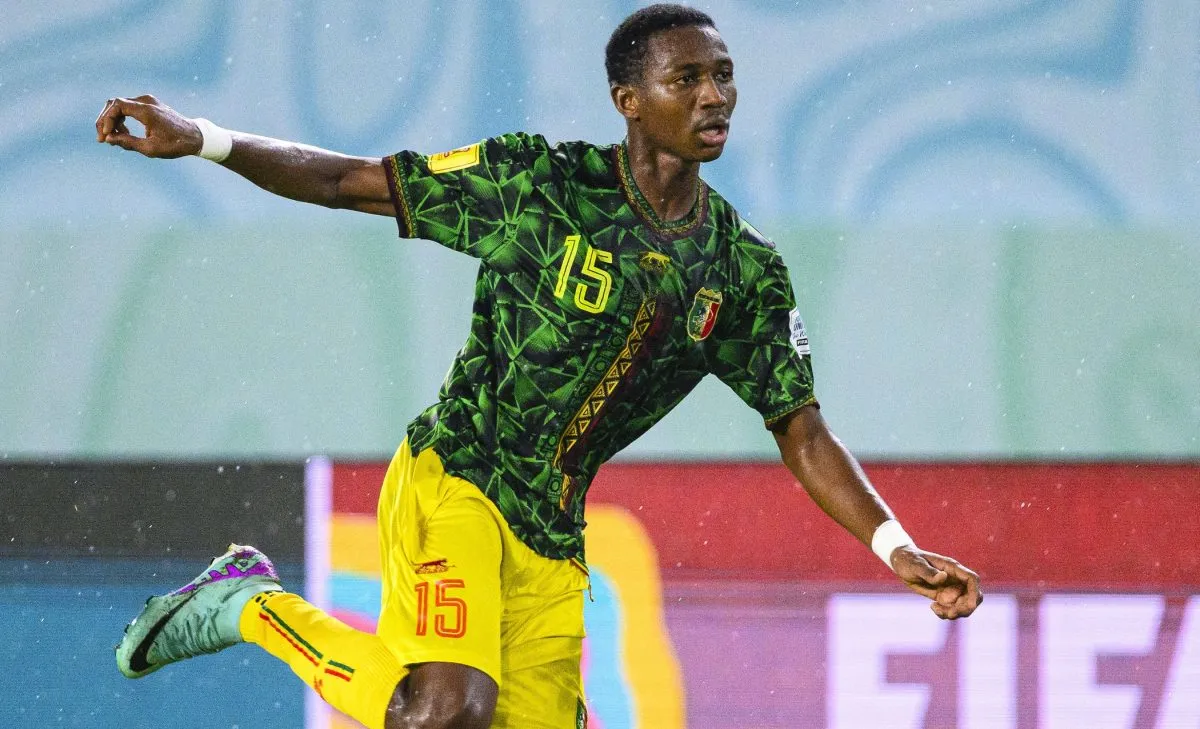 La p&eacute;pite malienne Baye Coulibaly &eacute;chappe &agrave; deux g&eacute;ants europ&eacute;ens