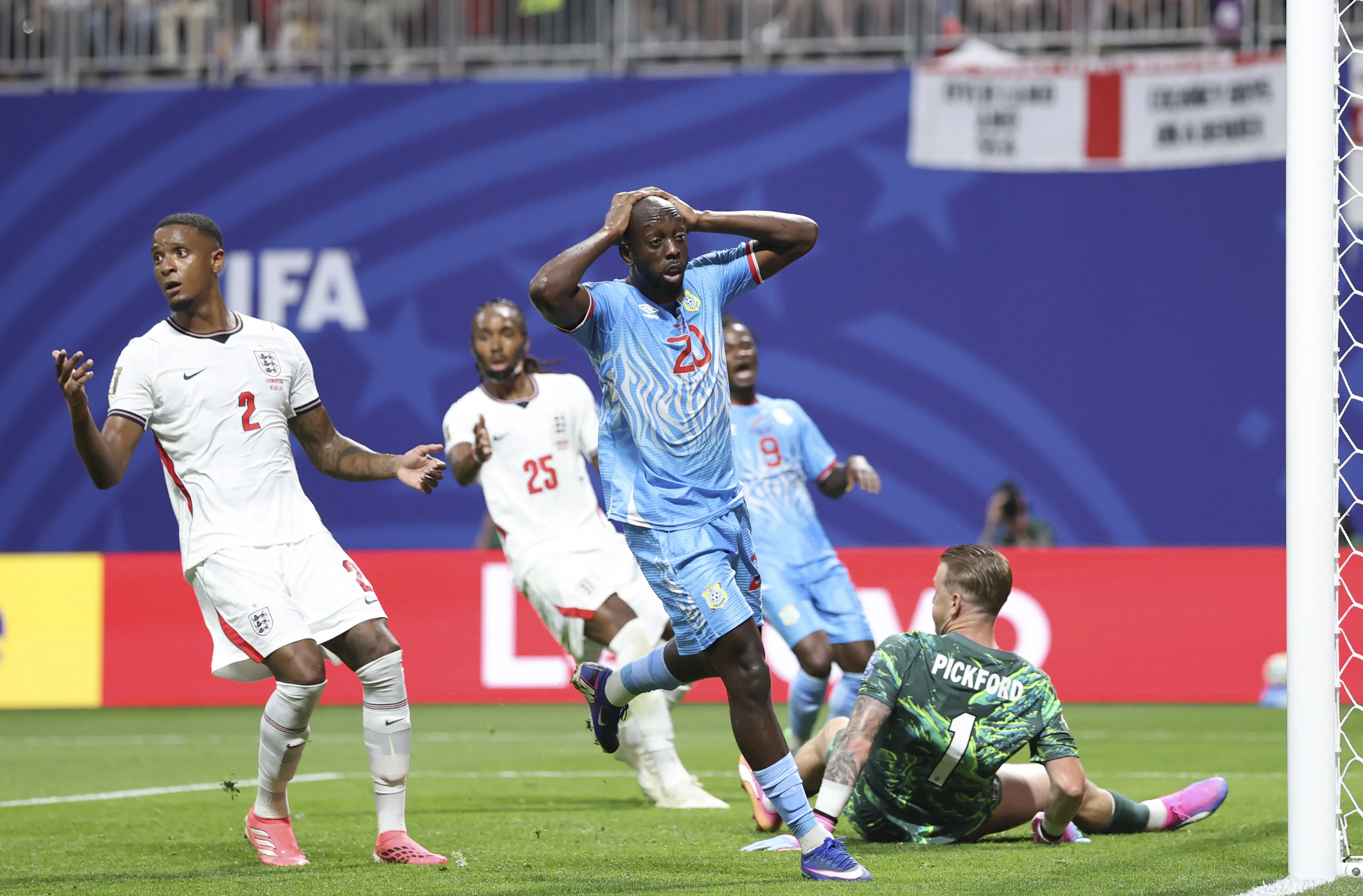 Yoane Wissa a but&eacute; sur le poteau lors du match Angleterre-RDC