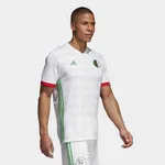 Alg&eacute;rie : le maillot 2018 des Fennecs d&eacute;voil&eacute; !