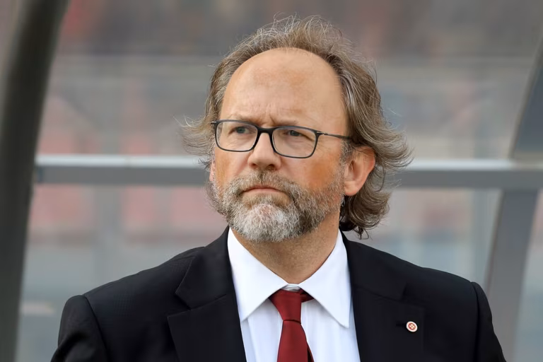 Mali : le ministre des Sports r&eacute;clame son d&eacute;part, Tom Saintfiet met les choses au clair