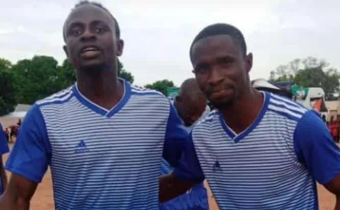 S&eacute;n&eacute;gal&nbsp;: en vacances &agrave; Bambali, Man&eacute; organise un match de gala sur un terrain improbable&nbsp;!