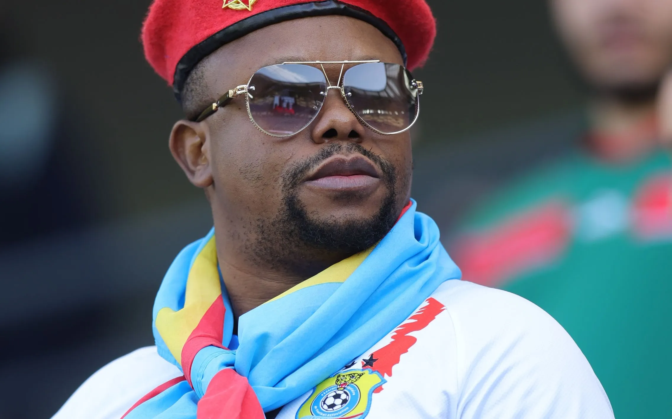 Alg&eacute;rie-RDC : &ldquo;h&eacute; Riyad !&rdquo;&hellip; R&eacute;unis devant l&rsquo;h&ocirc;tel des Fennecs, des supporters congolais lancent le 8e de finale de la CAN