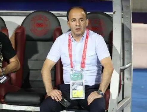 Alg&eacute;rie&nbsp;: &laquo;&eacute;c&oelig;ur&eacute;&raquo;, Hakim Medane quitte les Fennecs (officiel)
