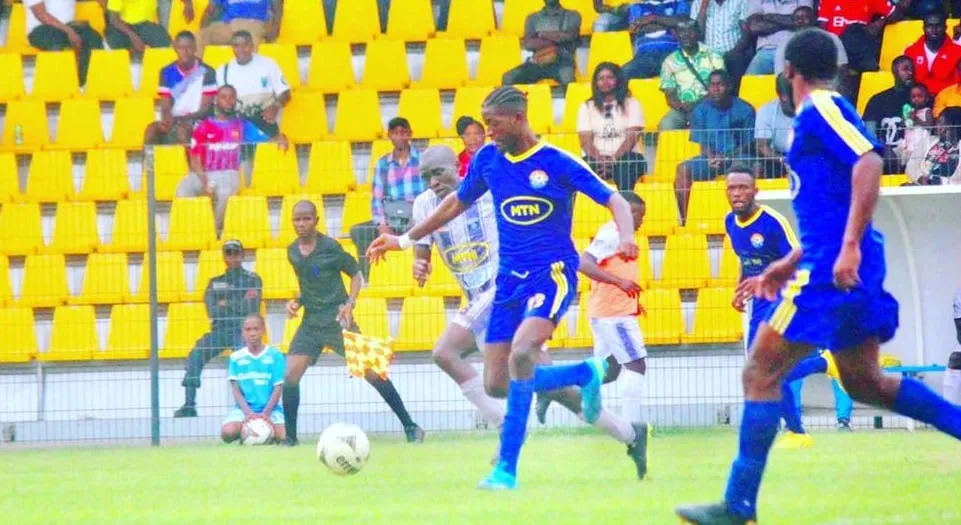 Cameroun : un club suspend son entra&icirc;neur pour &ldquo;haute trahison&rdquo;