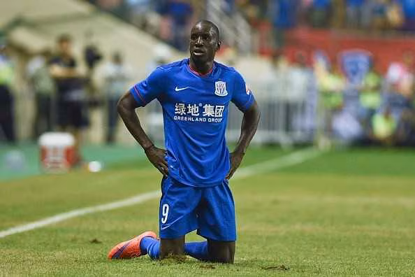 Racisme : Demba Ba insult&eacute; par un adversaire en Chine