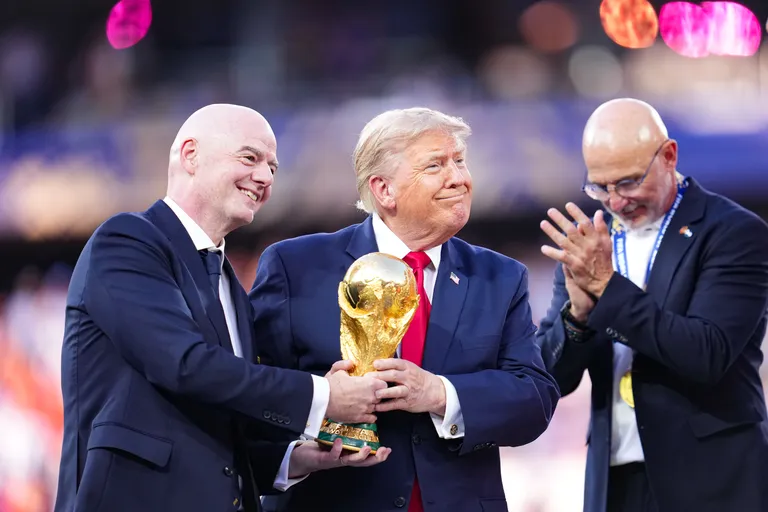 Coupe du monde 2030 &agrave; 64 &eacute;quipes : le d&eacute;fi est-il jouable ?
