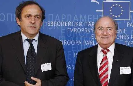 FIFA : Michel Platini refuse d&rsquo;affronter Sepp Blatter pour la pr&eacute;sidence