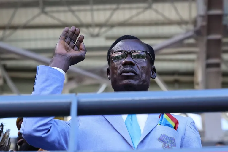 L&rsquo;Alg&eacute;rie et Mohamed Amoura trollent Michel Kuka, le supporter-statue de la RDC