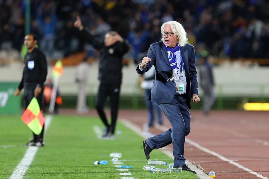 Winfried Sch&auml;fer, entra&icirc;neur