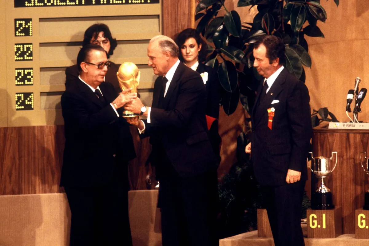 Coupe du monde : pourquoi le tirage au sort de l’édition 1982 a été un tel fiasco ?