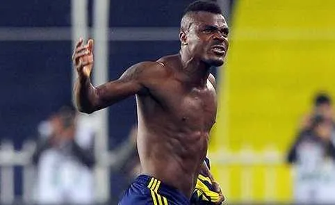 Fenerbah&ccedil;e : Trait&eacute; de &ldquo;n&egrave;gre&rdquo;, Emenike force son changement