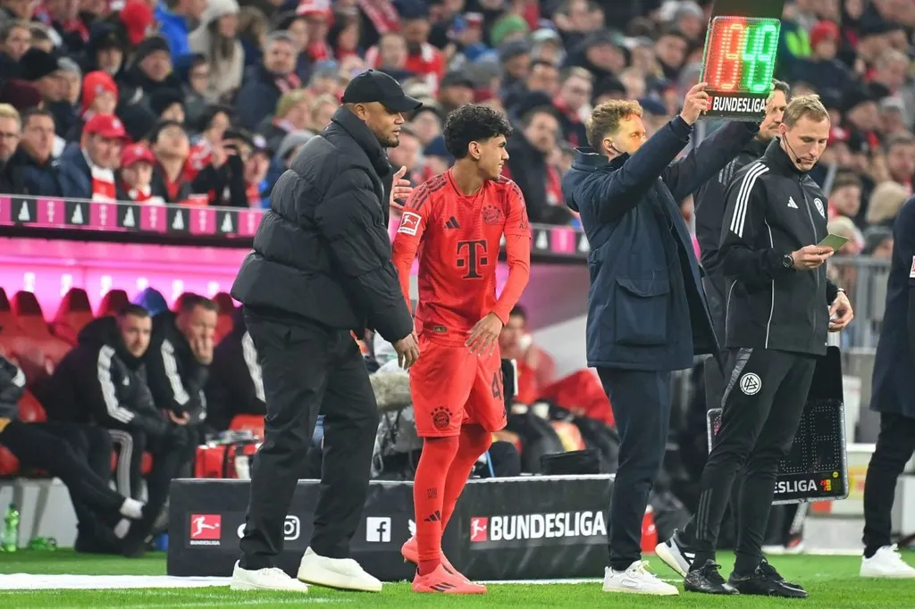 Adam Aznou, Bayern Munich