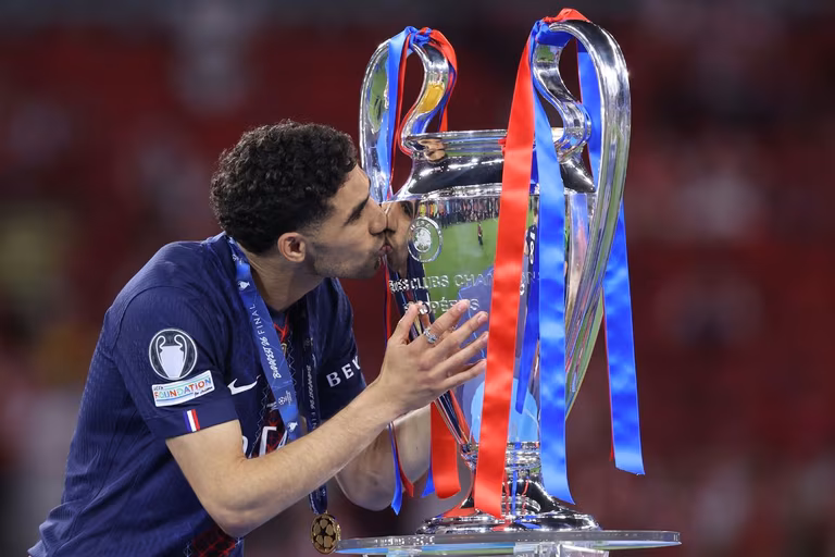 Achraf Hakimi &eacute;gale le record l&eacute;gendaire de Samuel Eto&rsquo;o en Ligue des champions UEFA