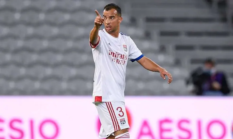 Lyon&nbsp;: frustr&eacute; par sa situation&nbsp;? Benlamri r&eacute;pond cash