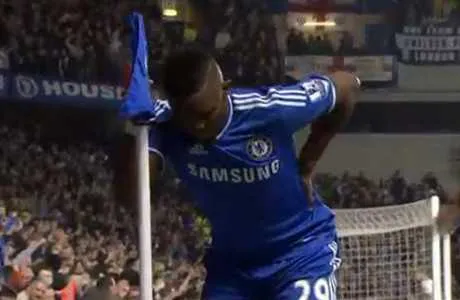Chelsea : Eto&rsquo;o marque et mime un vieillard