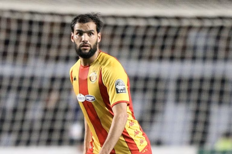 Double high kick sur un adversaire &ndash; Mohamed Amine Touga&iuml; s&egrave;me le chaos dans le derby de Tunis
