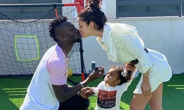 Coronavirus&nbsp;: en plein confinement, Junior Lago fait sa demande de mariage&nbsp;!