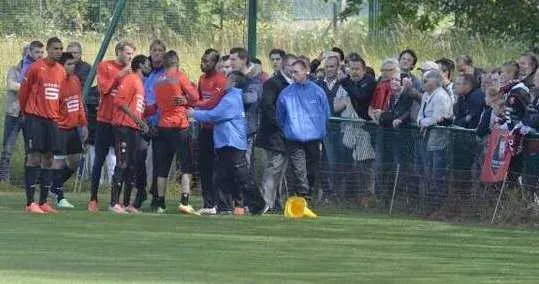 Rennes : Kana-Biyik et Kadir pris &agrave; partie par des supporters &agrave; l&rsquo;entra&icirc;nement