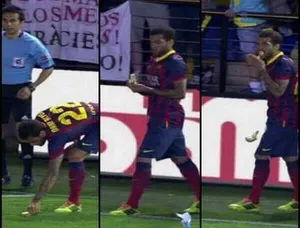 Victime de racisme, Dani Alves mange la banane jetée par des supporters de Villarreal