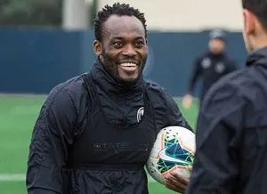 Essien dévoile son onze africain de la décennie avec une attaque de feu et une grosse surprise !