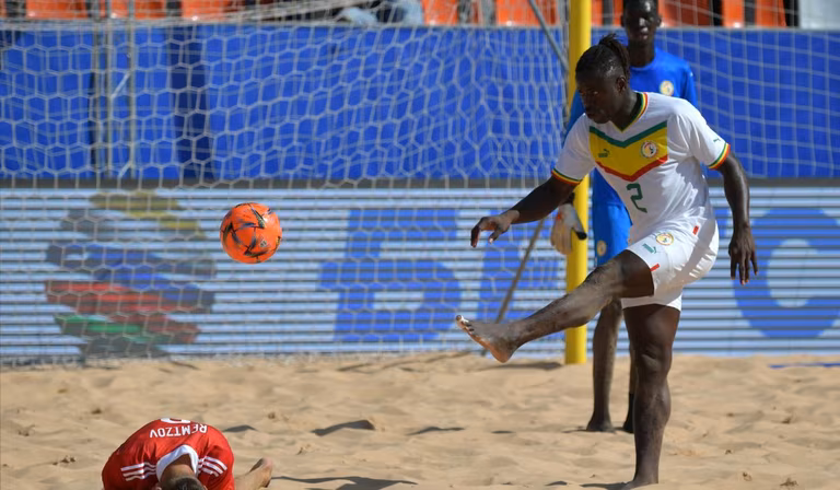 CAN Beach Soccer 2024&nbsp;: le S&eacute;n&eacute;gal dernier qualifi&eacute; pour les demi-finales, le Maroc fix&eacute; sur son adversaire
